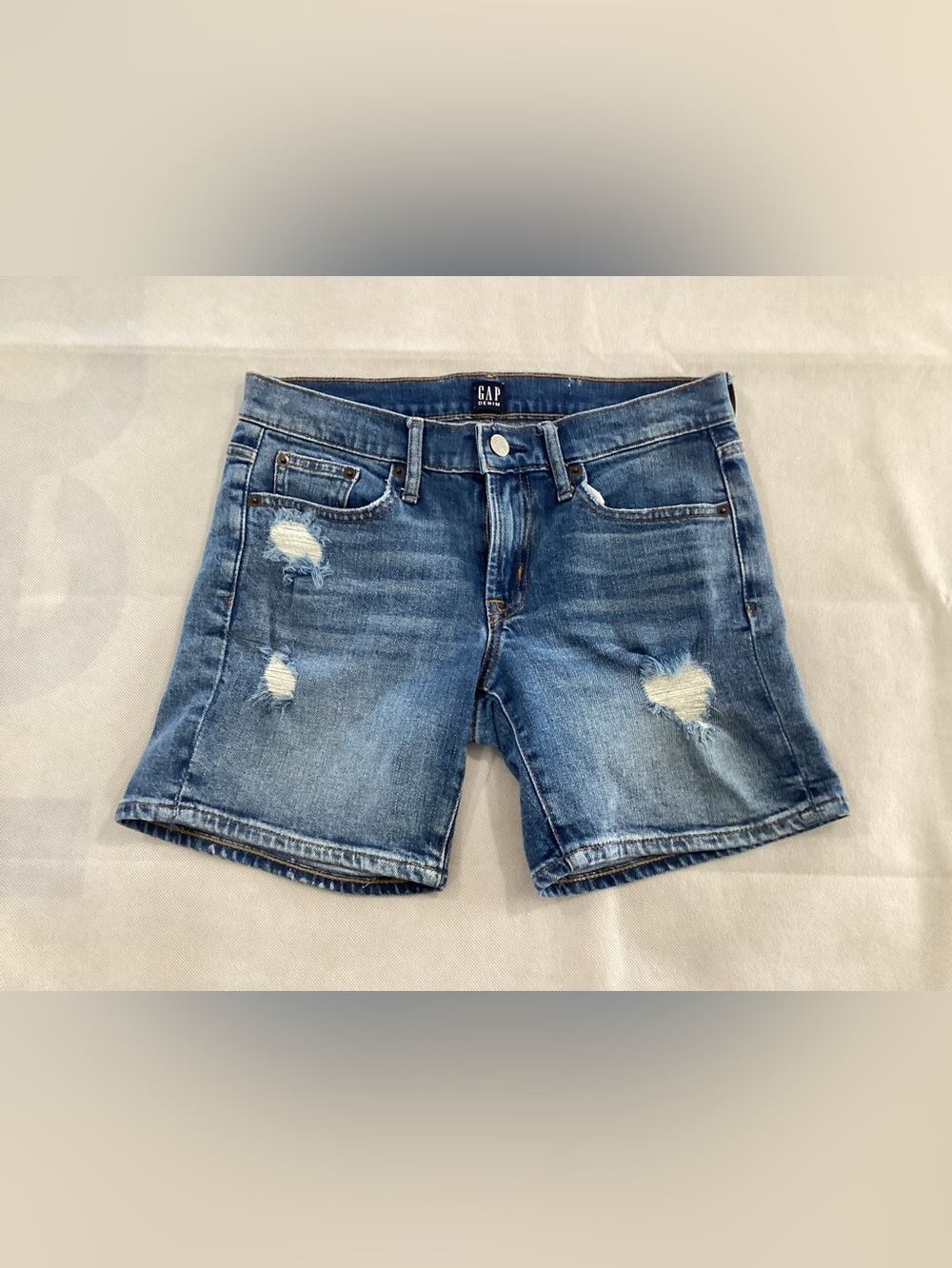GAP Medium Blue Distressed Women's Denim Shorts size 25p 8/14